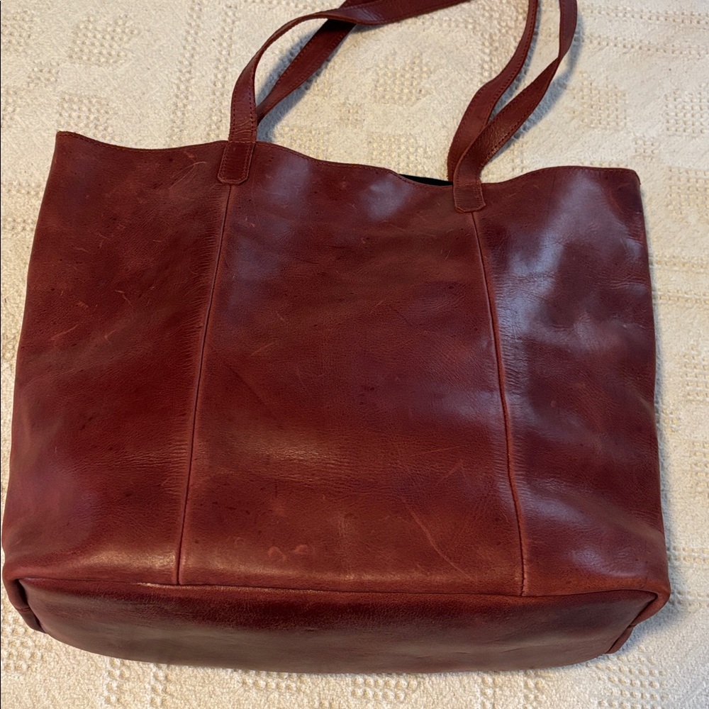 ENTOTO BETH ARTISAN
Sosi Burgundy Distressed Leather Tote Bag - Picture 4 of 11